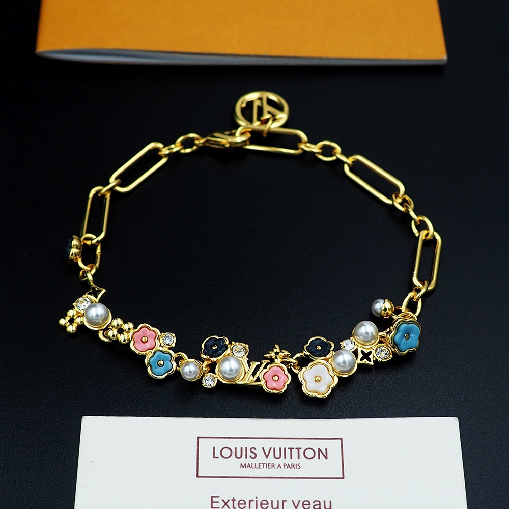  驴家Nicolas Ghesquiere 新款LV Botanica 手链从该岛壮丽花园采撷灵感，于金