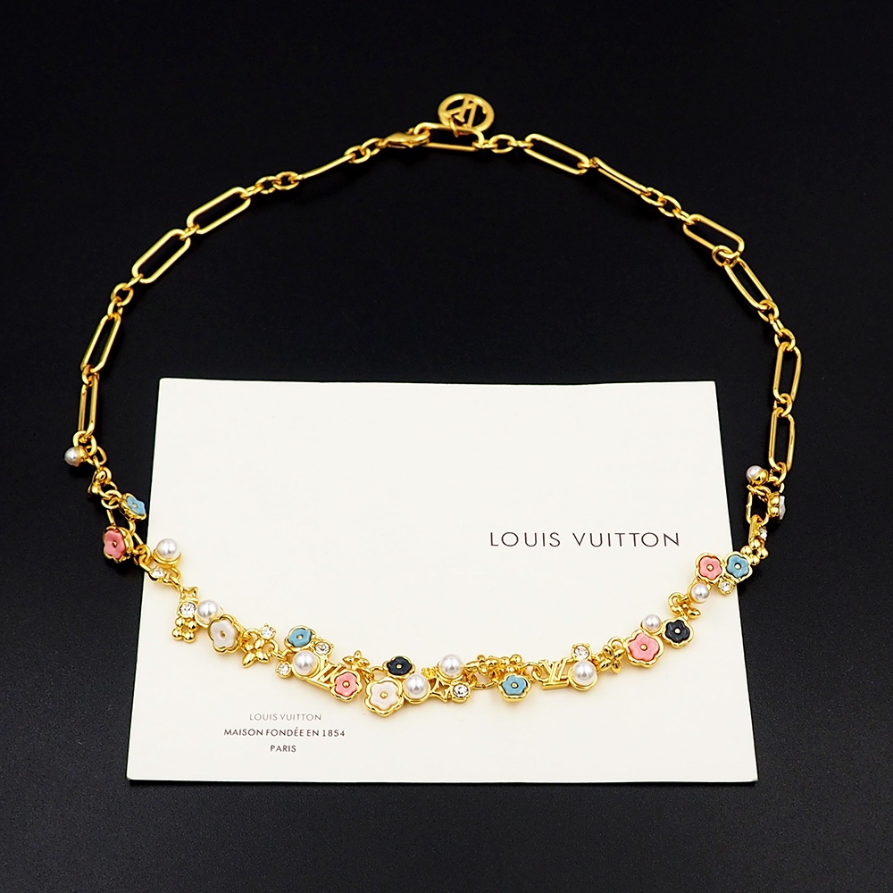  驴家Nicolas Ghesquiere 新款LV Botanica 项链从该岛壮丽花园采撷灵感，于金
