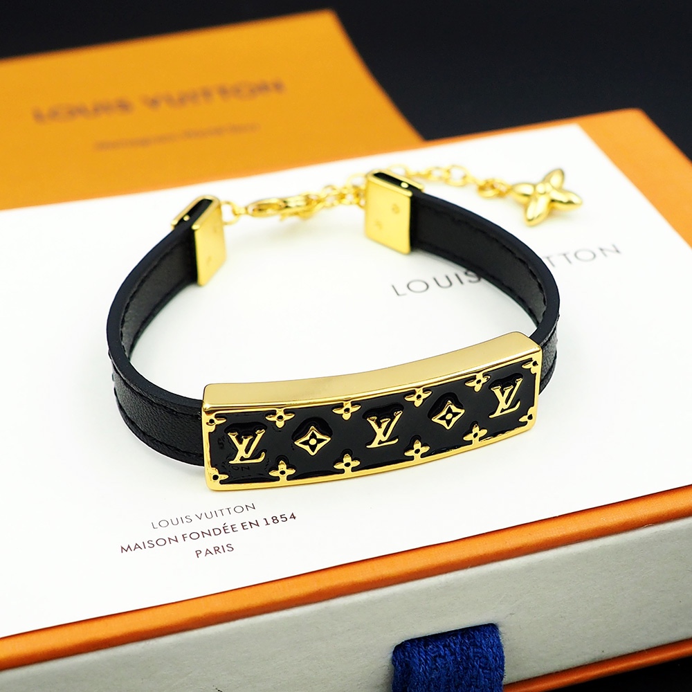 Nanogram Enamel Leather Bracelet: Classic Design with Monogram Flowers for Comfort - 图片 6