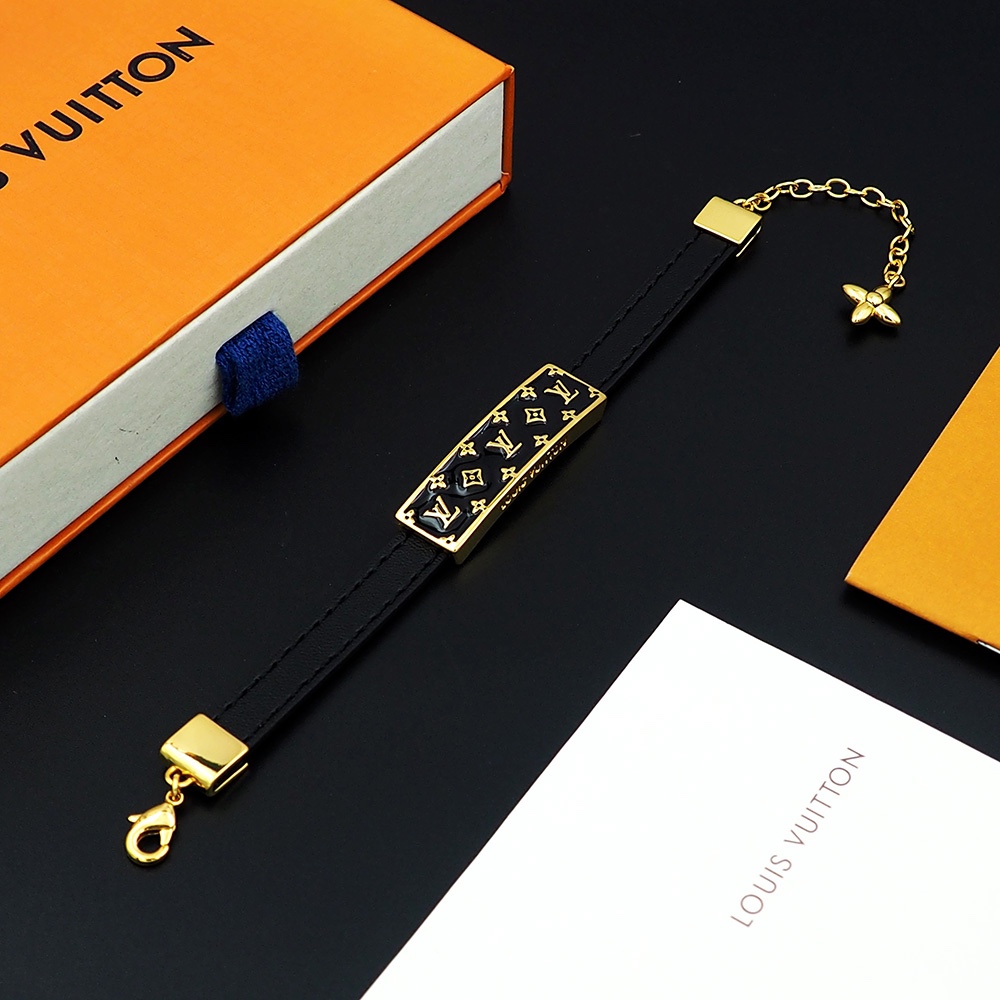 Nanogram Enamel Leather Bracelet: Classic Design with Monogram Flowers for Comfort - 图片 8