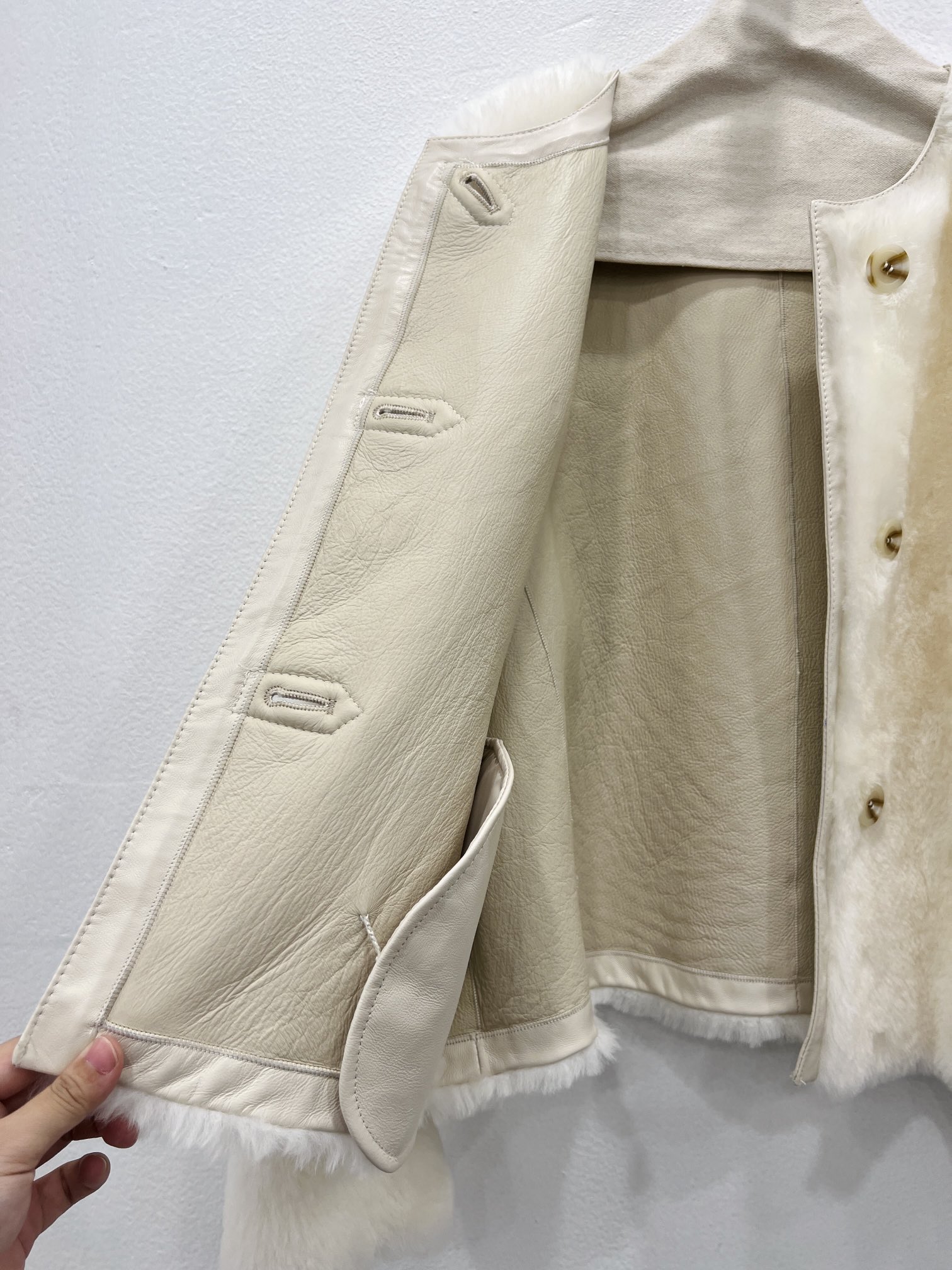 Max Mara Single-Rate Female Suit with New Coat: Melinou Wool, Leather, Weather-Resistant. - 图片 6