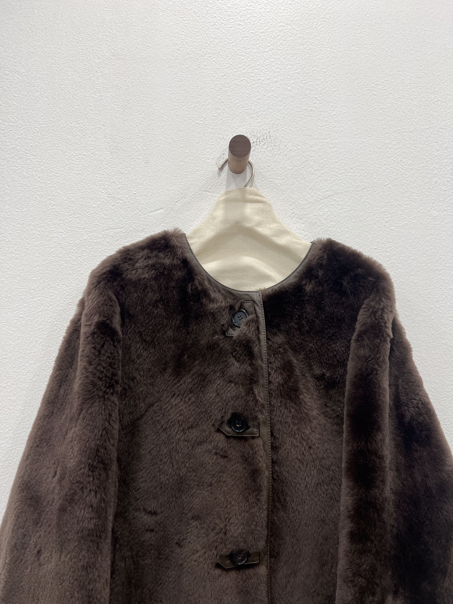 Max Mara Single-Rate Female Suit with New Coat: Melinou Wool, Leather, Weather-Resistant. - 图片 3