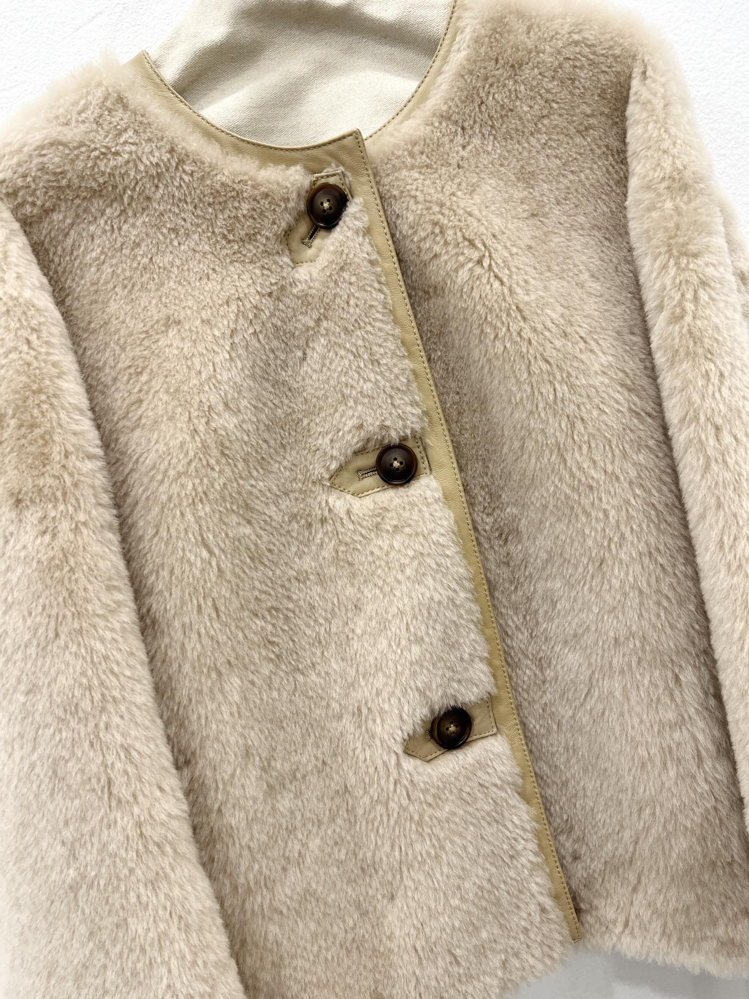 Max Mara Single-Rate Female Suit with New Coat: Melinou Wool, Leather, Velvet Details - 图片 3