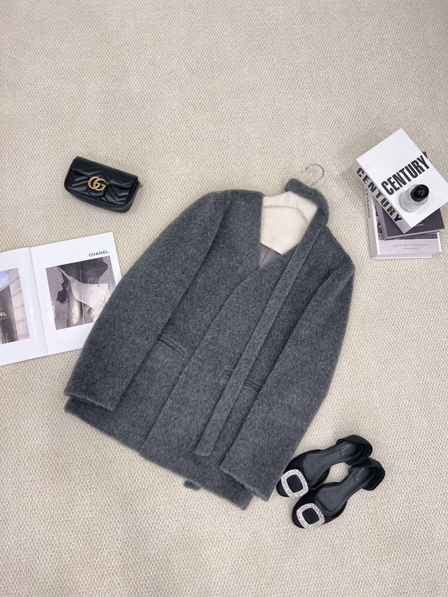 NO:637061,Kimchi's exclusive original design for foreign trade export orders. The dark gray details invite you to appreciate it. The gray color that is indispensable in autumn and winter is easy to wear to create a Korean atmosphere. The minimalist design style is exactly what this complex world needs. It is simple enough to match every piece of clothing in your wardrobe, women's clothing, alexander wang19860909泡菜国外贸出口订单独家原创设计 深灰色细节邀您鉴赏 秋冬少不了的灰色系极易穿出韩系氛围感 极简设计风格 正是现在这个复杂世界所需要的 它足够简单搭配你衣橱里每一件衣服,女装,alexander wang,Women's clothing