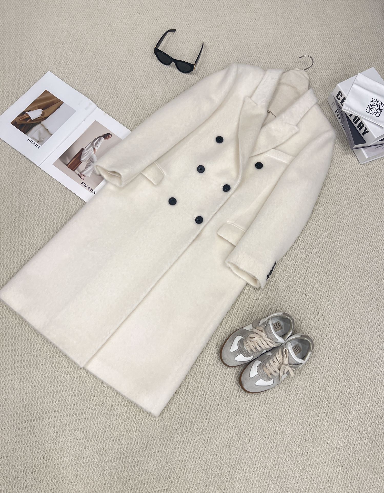 NO:636953,25 new autumn and winter haute couture ready-to-wear suit Suli long coat｜cream white details invite you to appreciate the fabrics containing alpaca hair are selected from the world's top brands,,,,,, etc. The unique fabric has a unique feel, has a plush feel, is light and warm, has good breathability, women's clothing, business suit, alexander wang1986090925秋冬新款高定成衣 西装苏力长款大衣｜奶油白细节邀您鉴赏 选用世界顶级品牌、、、、等都会经常用到含羊驼毛的面料. 独特的面料所出来的独一份的手感 自带绒毛感 又轻又保暖 透气性佳,女装,business suit,alexander wang,Women's clothing