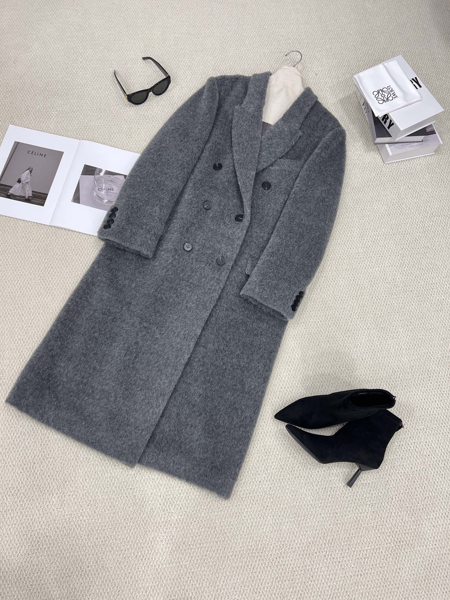 NO:636957,25 new autumn and winter haute couture ready-to-wear suit Suli long coat｜Paris gray details invite you to appreciate the world's top brands,,,,, etc., which often use fabrics containing alpaca hair. The unique fabric has a unique feel, has a plush feel, is light and warm, has good breathability, women's clothing, business suit, alexander wang1986090925秋冬新款高定成衣 西装苏力长款大衣｜巴黎灰细节邀您鉴赏 选用世界顶级品牌、、、、等都会经常用到含羊驼毛的面料. 独特的面料所出来的独一份的手感 自带绒毛感 又轻又保暖 透气性佳,女装,business suit,alexander wang,Women's clothing