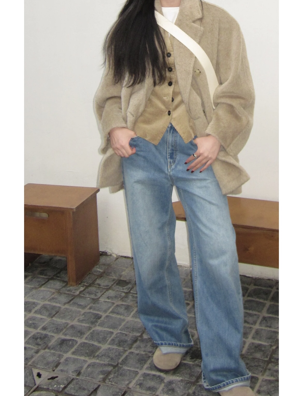 Blogger's top color mix creates diverse hues in various lights.-Big cat