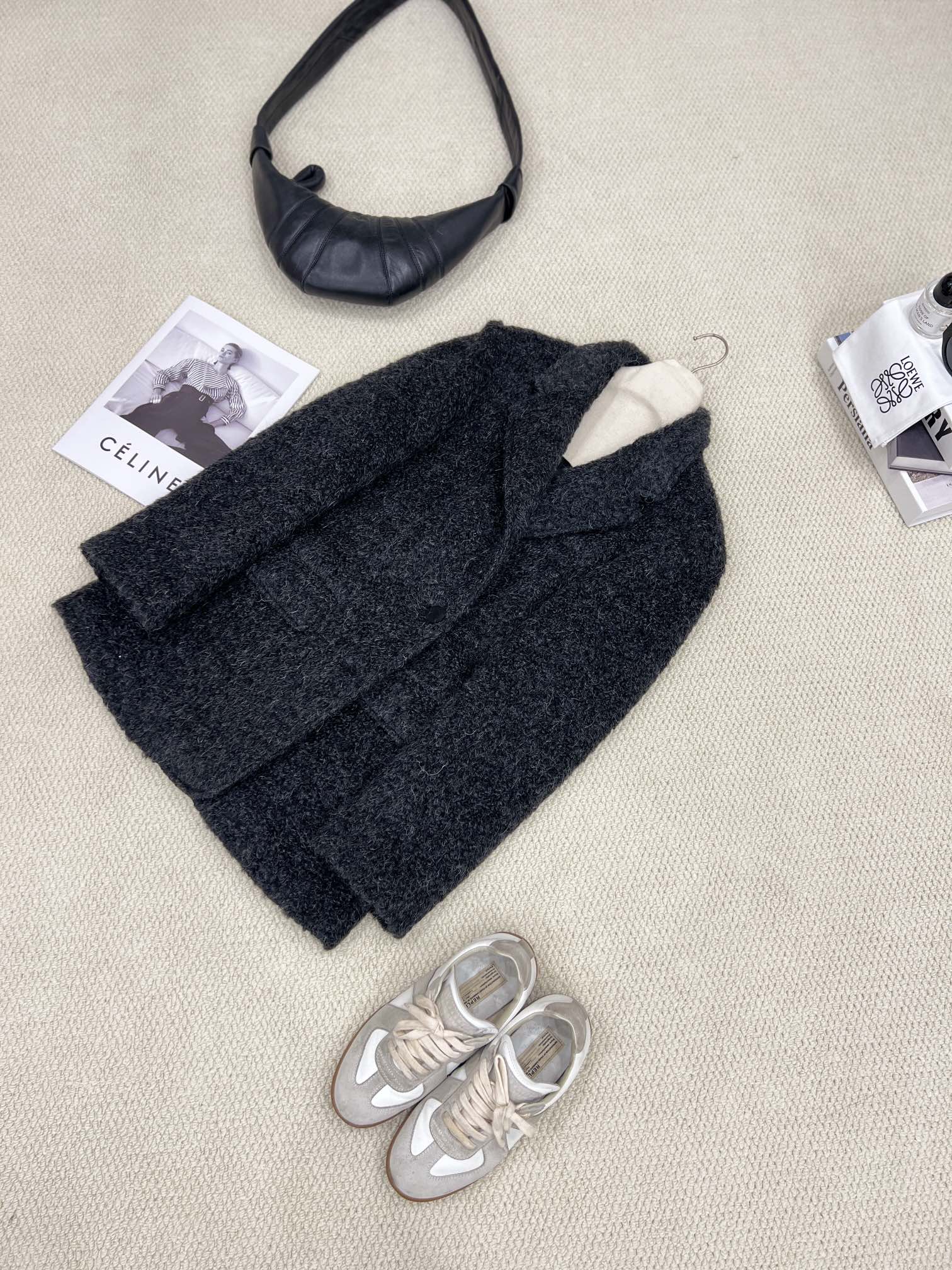 NO:637074,Korean foreign trade export order Exclusive original design Albaka mohair two-wear coat [mixed black and gray] invite you to appreciate the details. Use imported Albaka fabrics and rare fabrics blended with natural mohair. The feel is unique and close to the skin. The fabric shape has been specially adjusted many times to form a unique shape. It is full of layers. The overall lightness does not weigh the body. It has a Korean atmosphere. It shows a low-key texture for daily commuting or casual gatherings. Women's clothing, jackets & coats, alexander wang19860909韩国外贸出口订单 独家原创设计 阿尔巴卡马海毛两穿外套大衣【混黑灰】细节邀您鉴赏 选用进口阿尔巴卡面料以及天然马海毛混纺而成的稀缺面料 手感是独一份的贴肤 面料形态更是经过多次特调而成独有形态 层次感十足 整体轻盈不压身 自带韩系氛围感 日常通勤或休闲聚会皆彰显低调质感,女装,jackets & coats,alexander wang,Women's clothing