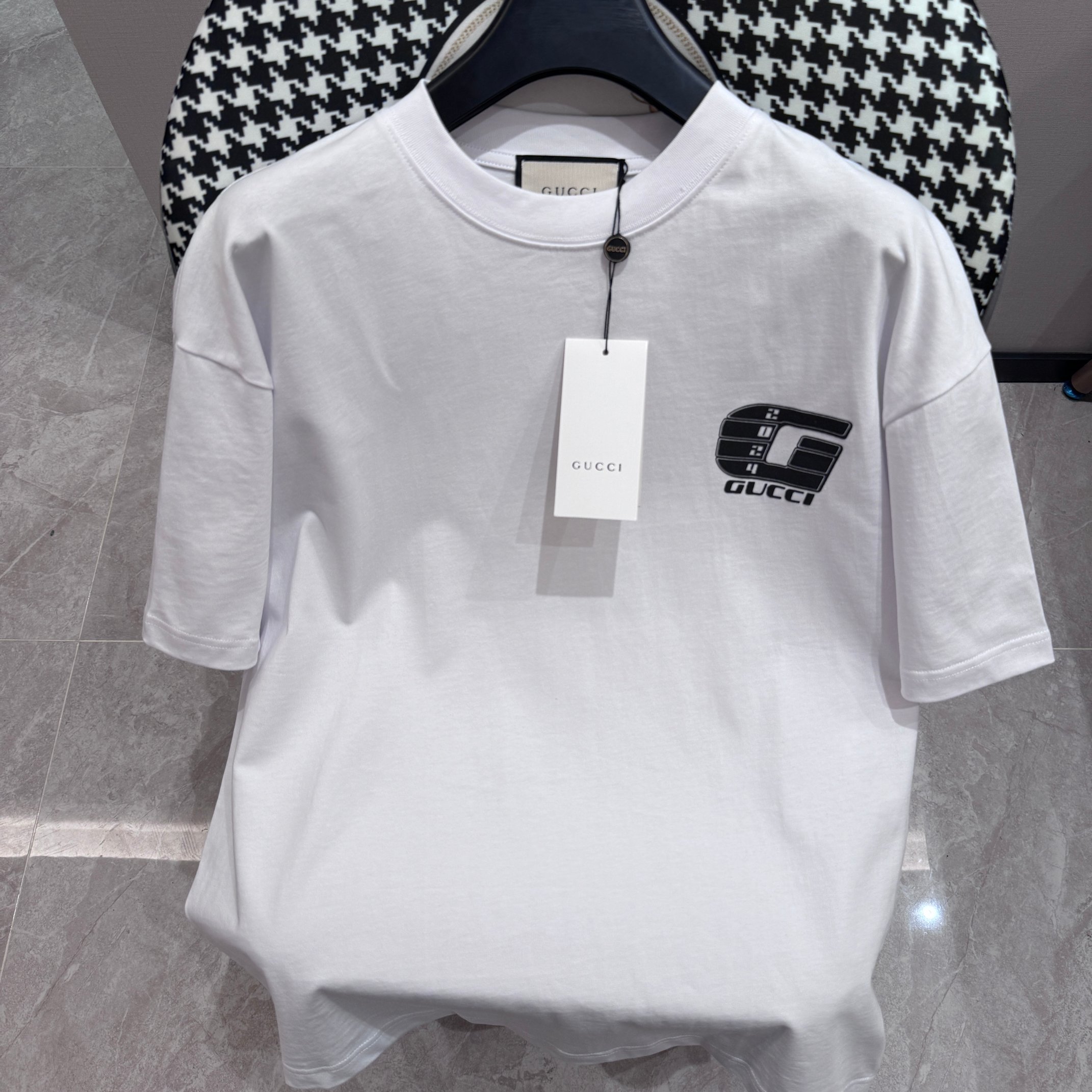 gucci✨ Camiseta de cuello redondo de manga corta con estampado de espuma de la nueva colección de principios de 2024, a…