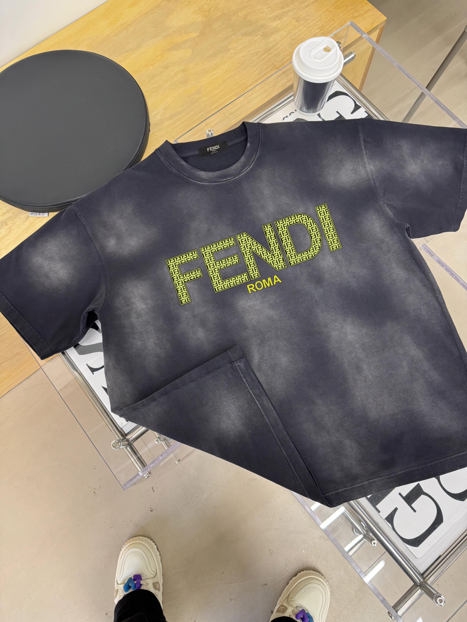 FENDI 2024 nueva colección, camiseta de manga corta con estampado personalizado de estilo americano y acabado desgastad…