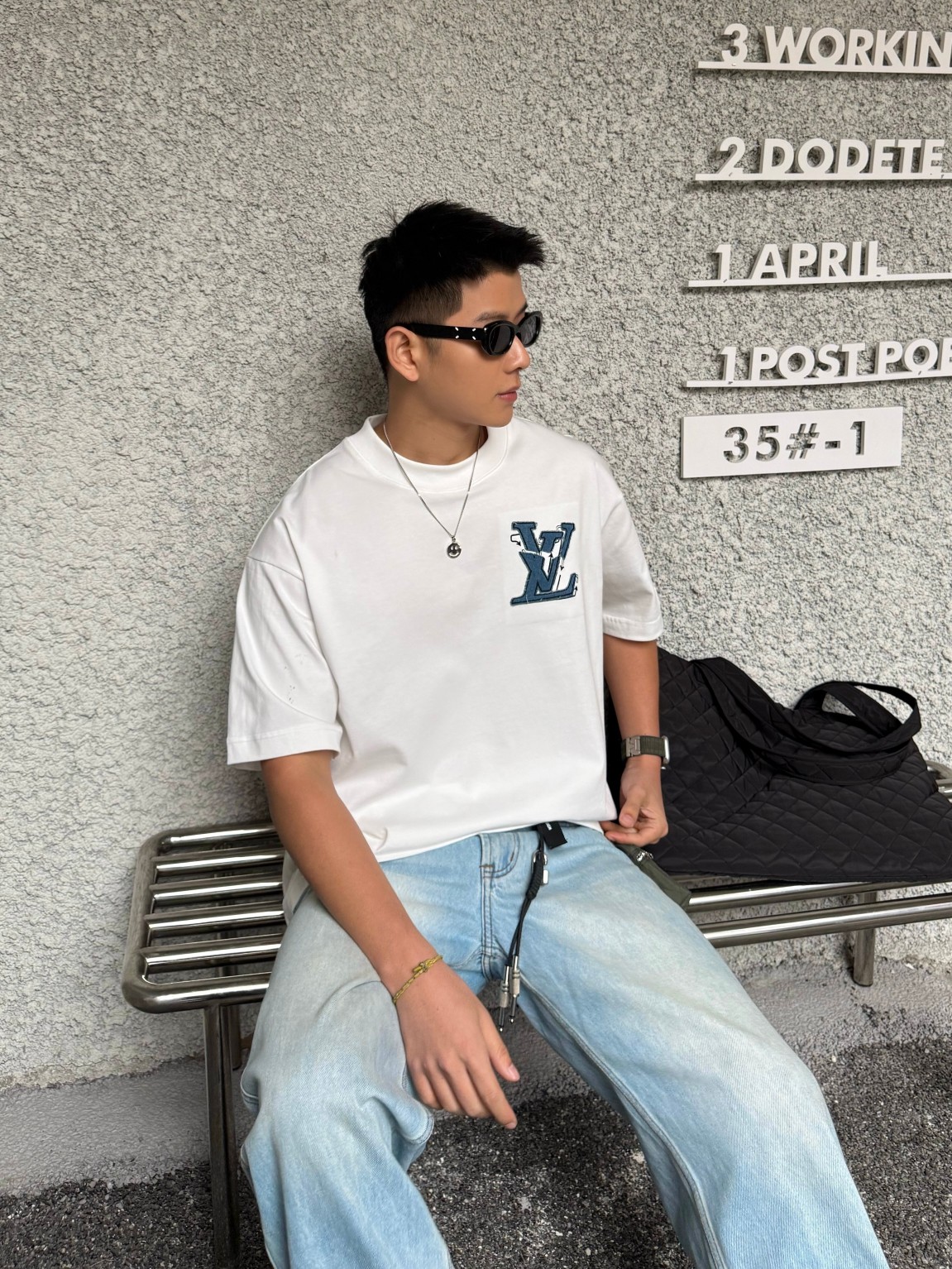 NO:130637,LV 2025ss Spring and Summer New Denim Washing Applique Round Neck Short Sleeve T-shirt High Quality Soft Handling Custom Fabric Fine Male and Lesbian Style Black White S M L XL XXL,,louis vuitton,T-shirt,tees,t-shirt,alexander wang19860909LV 2025ss春夏新款 牛仔洗水贴布绣圆领短袖T恤 高品质 手感柔软 定制面料 做工精细 男女同款 黑色 白色 S M L XL XXL,,louis vuitton,T-shirt,tees，t-shirt,alexander wang,Men's clothing