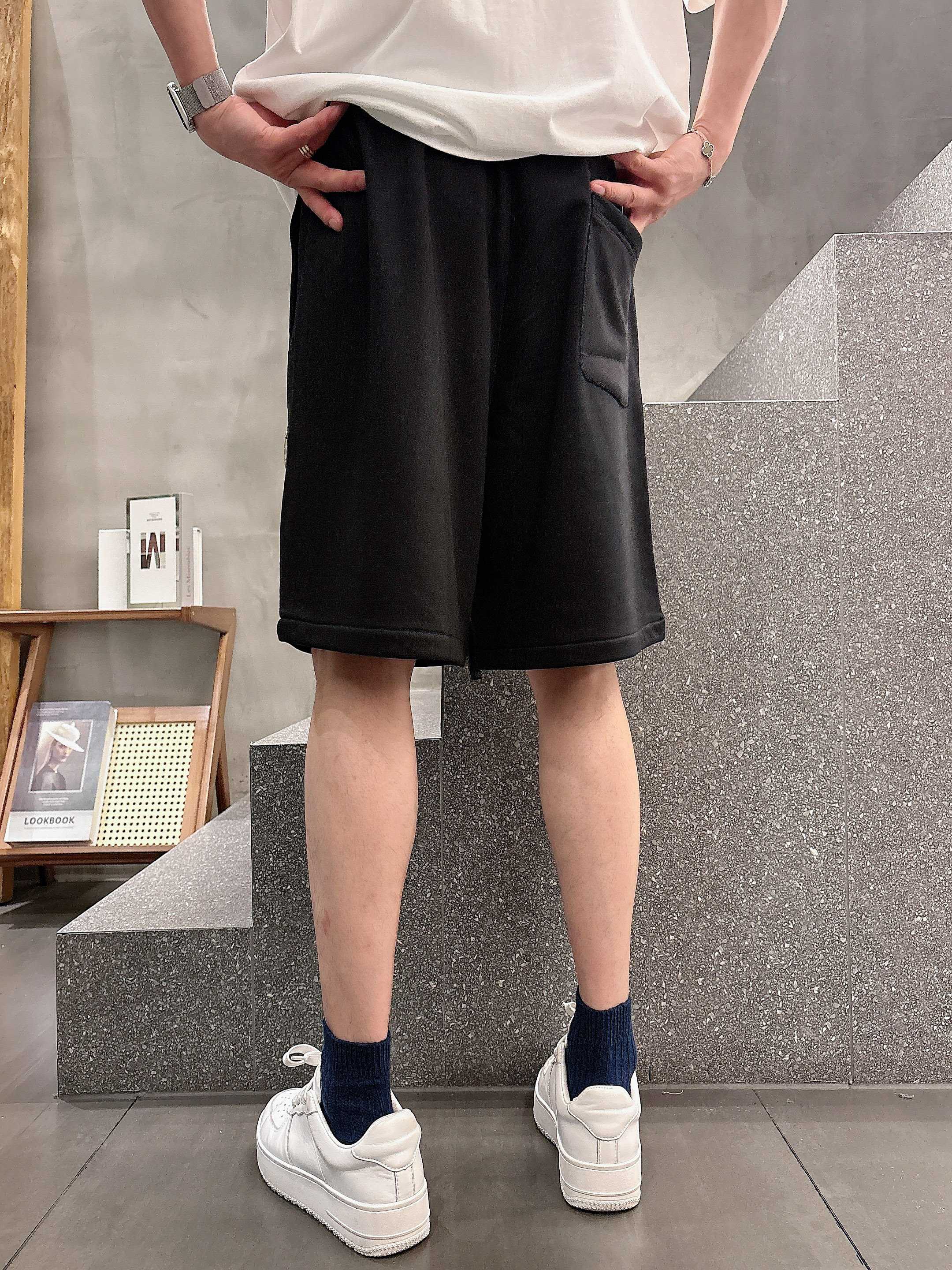 💰110 RRADA 顶级货品🐮 🆕2025春夏新款休闲短裤！品牌经典LOGO休闲裤 ，定制面料，舒适度极好，手触感强烈。辨识度极高，完美品相工艺。 尺码：M-3XL