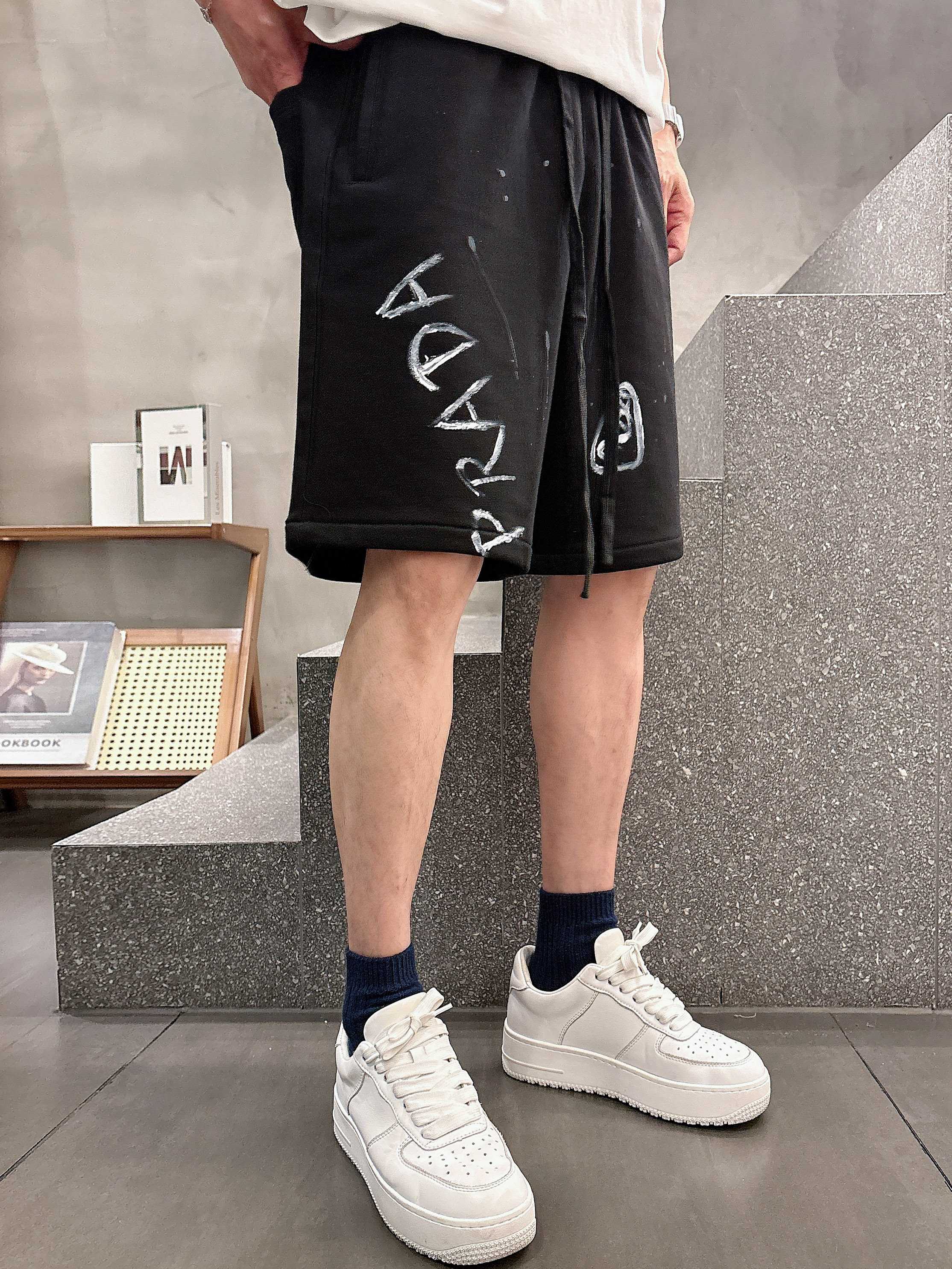 💰110 RRADA 顶级货品🐮 🆕2025春夏新款休闲短裤！品牌经典LOGO休闲裤 ，定制面料，舒适度极好，手触感强烈。辨识度极高，完美品相工艺。 尺码：M-3XL
