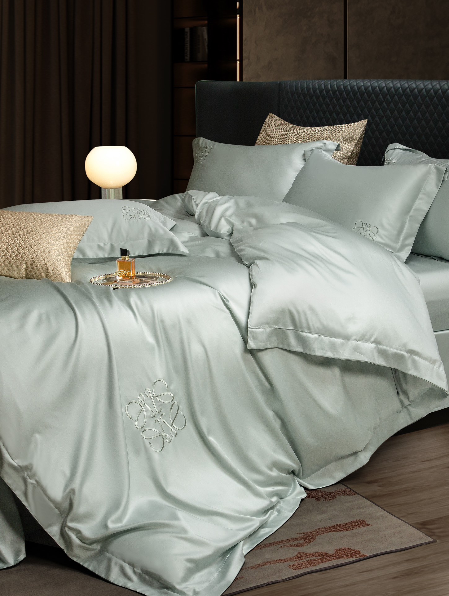 LOEWE Classic Collection - Comprehensive