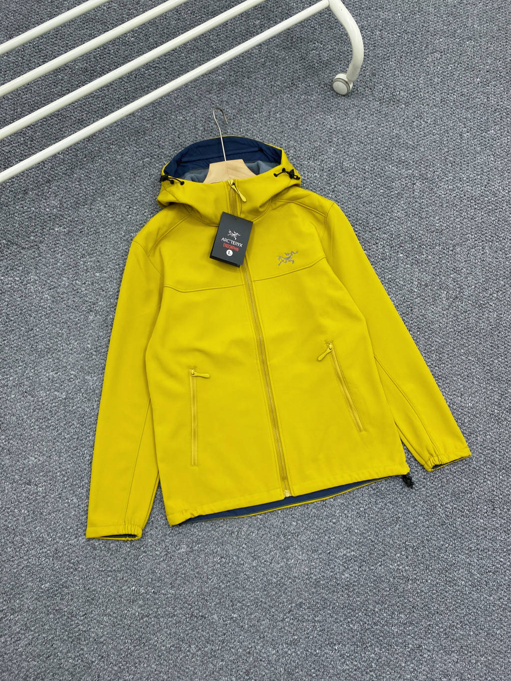 Chaqueta Softshell Arcteryx con Capucha, Logo Bordado, Ideal para Deportes al Aire Libre 4 o 1j4ck4ekj1dmd1dqn14th2fa1og52