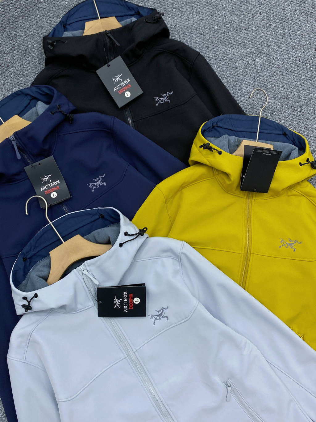 Chaqueta Softshell Arcteryx con Capucha, Logo Bordado, Ideal para Deportes al Aire Libre 7 o 1j4ck4lp81mem8sr7diaugv9n5