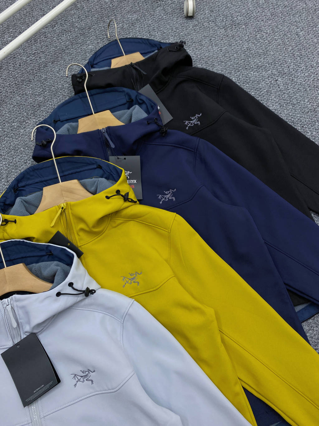Chaqueta Softshell Arcteryx con Capucha, Logo Bordado, Ideal para Deportes al Aire Libre 9 o 1j4ck4tluulv6lc1it048piq17