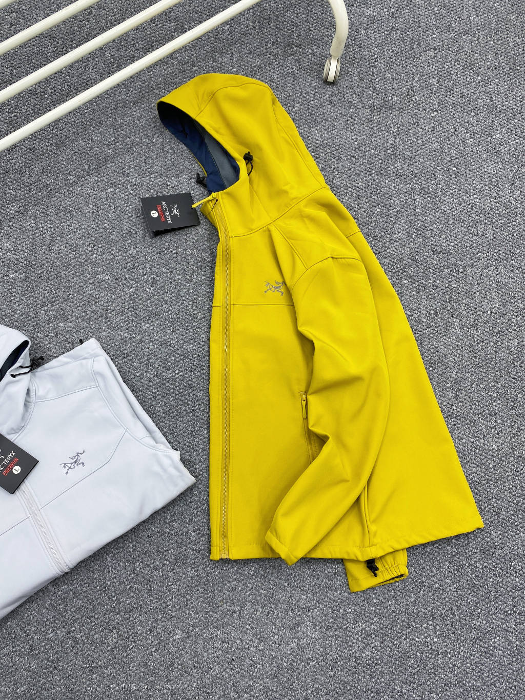 Chaqueta Softshell Arcteryx con Capucha, Logo Bordado, Ideal para Deportes al Aire Libre 13 o 1j4ck4tm11i9kk561o1kuh81odb