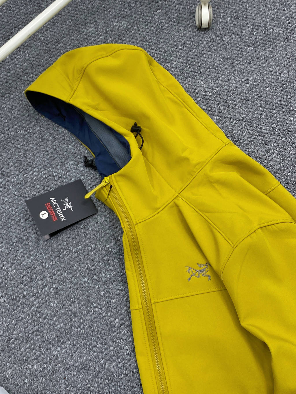 Chaqueta Softshell Arcteryx con Capucha, Logo Bordado, Ideal para Deportes al Aire Libre 14 o 1j4ck4tm21bnd18nk1d0n1cm8162c