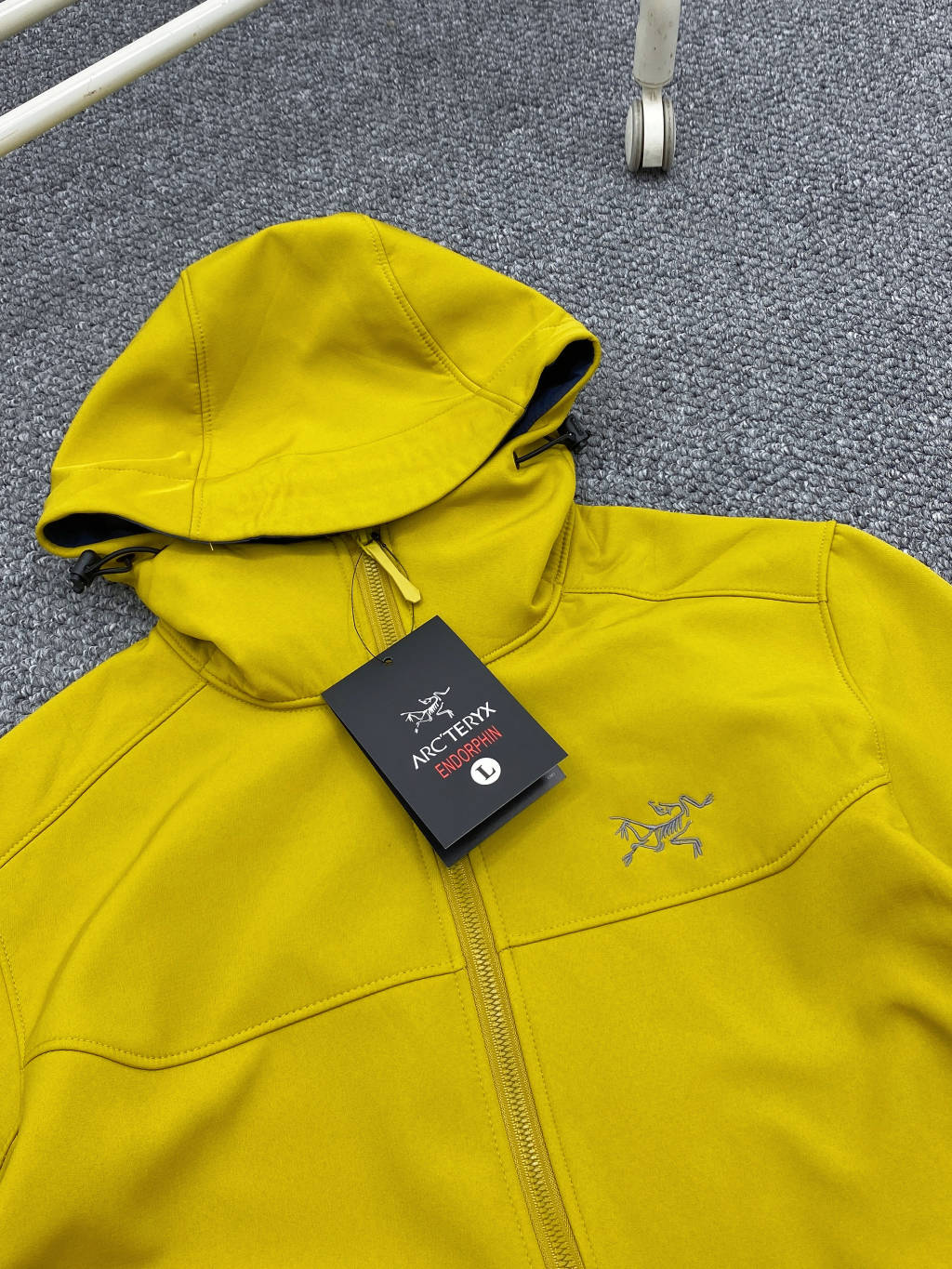 Chaqueta Softshell Arcteryx con Capucha, Logo Bordado, Ideal para Deportes al Aire Libre 15 o 1j4ck4tm38mq187qtj26rg1335d