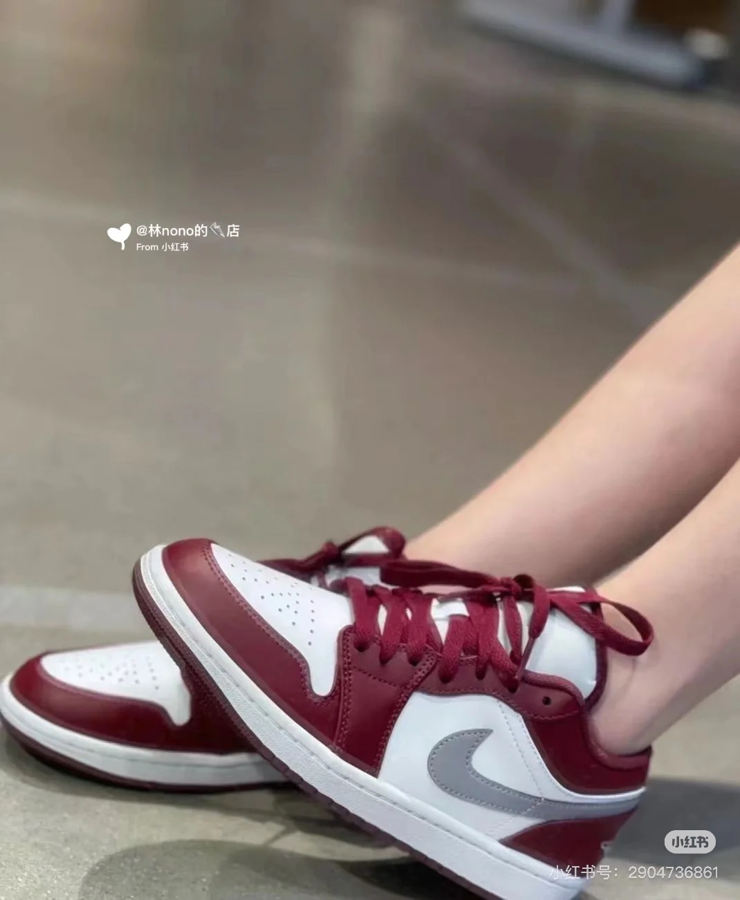 售价:43💰AJ1波尔多红❇️潮流防滑耐磨轻便低帮复古篮球鞋黑红运动休闲经典板鞋关于品质正品保证，澳门专柜代购，正品专柜原包装，吊牌防伪扣都有的，保证全新没有穿过的，做工细节嘎嘎板正。
siz：36-45