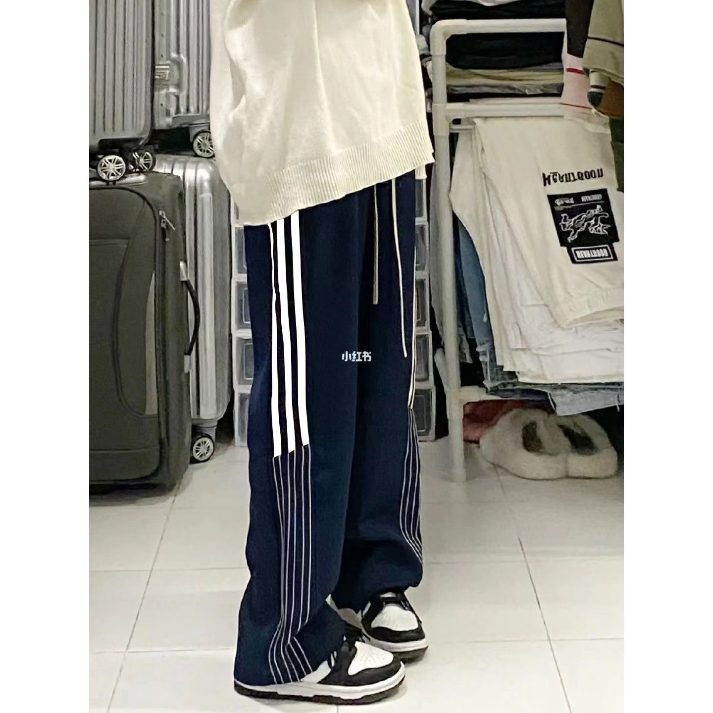 售价:25💰卫裤分类篇(升级高克重+5)美式复古条纹运动卫裤女秋冬宽松潮ins学院风直筒百搭休闲阔腿裤M-2XL 