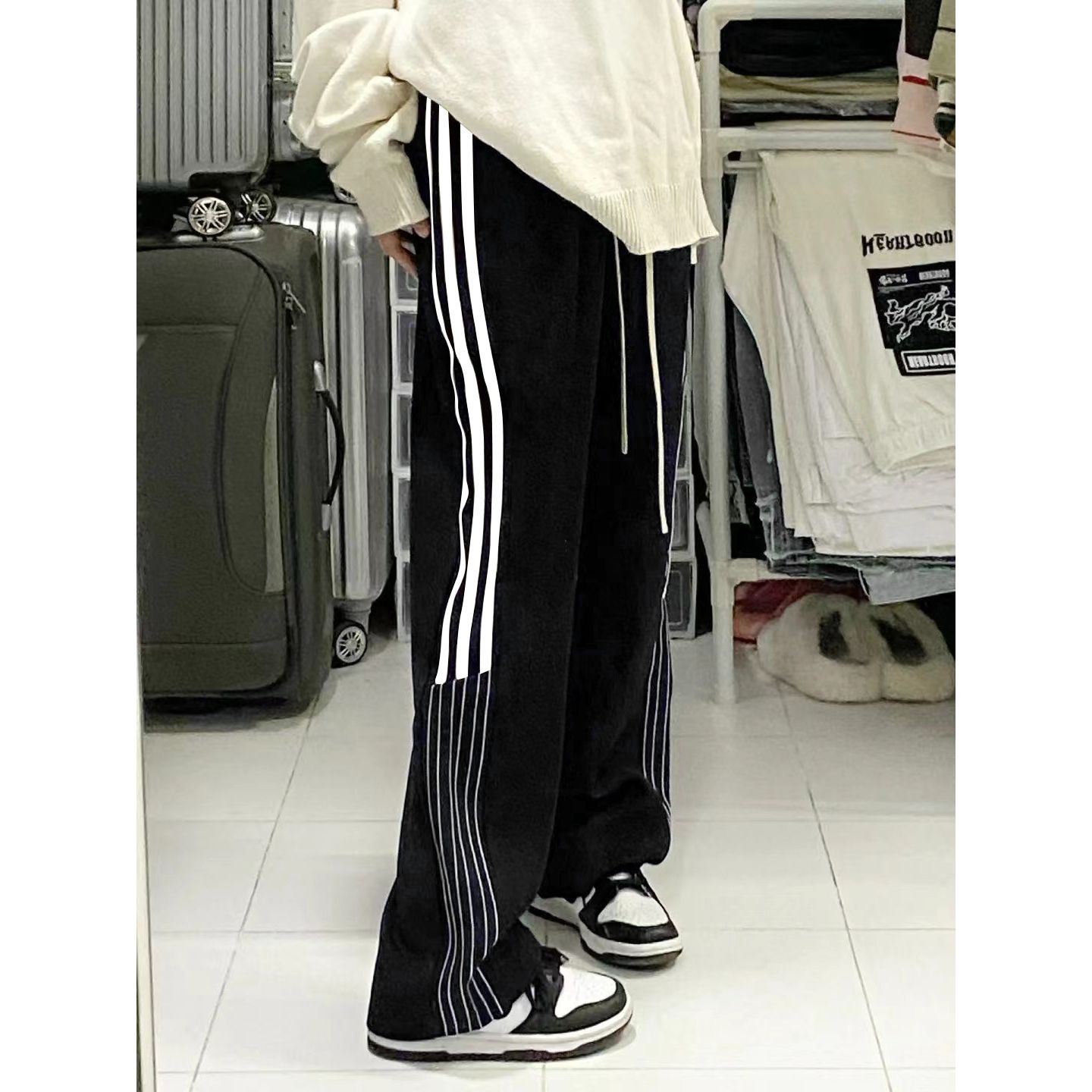 售价:25💰卫裤分类篇(升级高克重+5)美式复古条纹运动卫裤女秋冬宽松潮ins学院风直筒百搭休闲阔腿裤M-2XL 