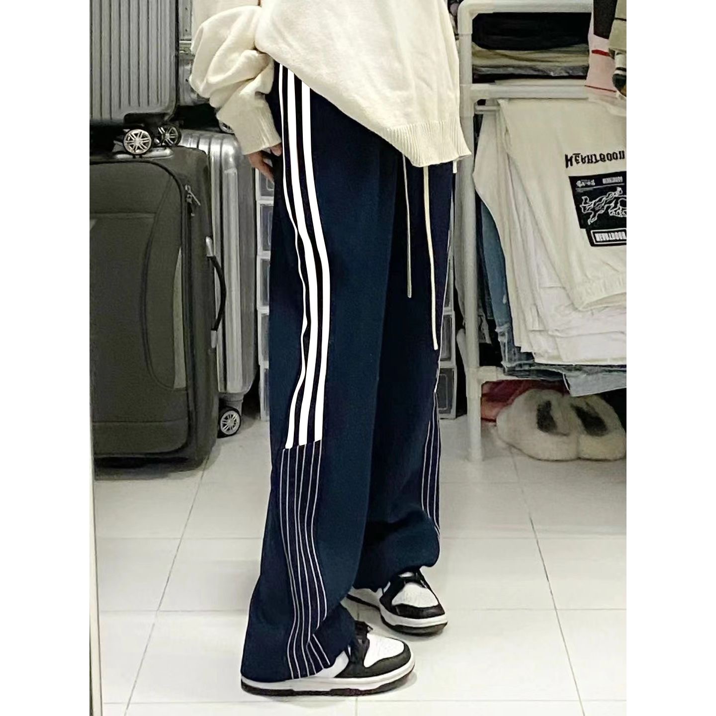 售价:25💰卫裤分类篇(升级高克重+5)美式复古条纹运动卫裤女秋冬宽松潮ins学院风直筒百搭休闲阔腿裤M-2XL 