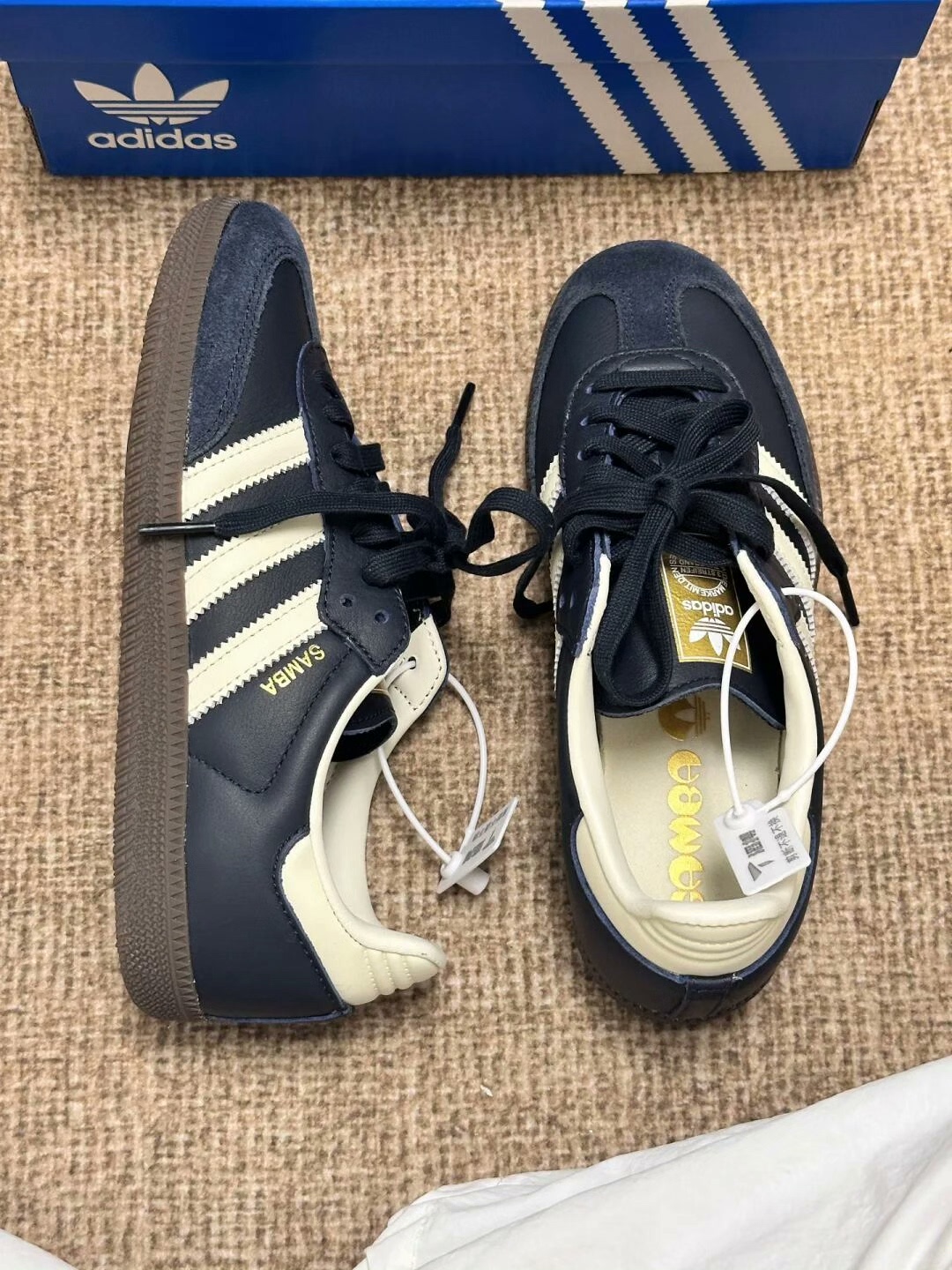 「德训鞋藏色」售价:80💰神秘配色版❇️adidas originals SAMBAOG舒适低帮板鞋 男女同款 藏青色男女同款+全新包邮码数:36-44
颜色:全系颜色都有呢