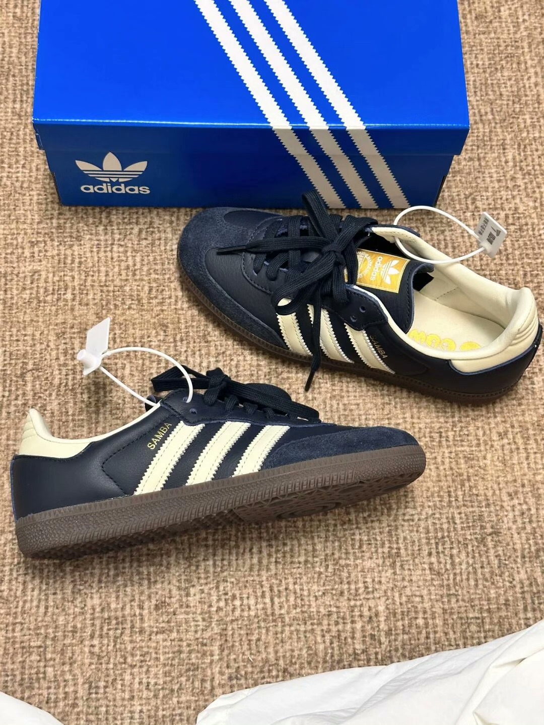 「德训鞋藏色」售价:80💰神秘配色版❇️adidas originals SAMBAOG舒适低帮板鞋 男女同款 藏青色男女同款+全新包邮码数:36-44
颜色:全系颜色都有呢