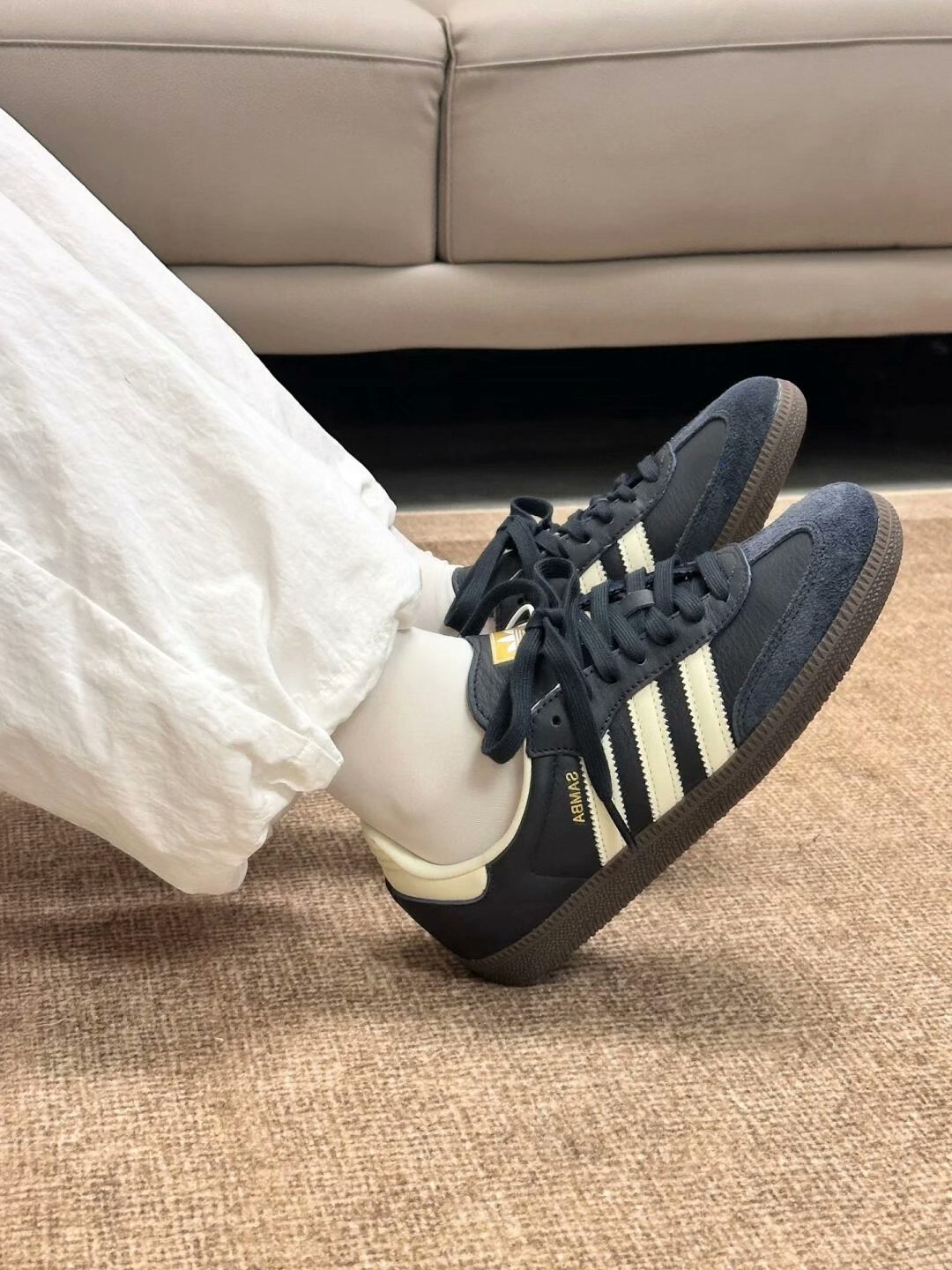 「德训鞋藏色」售价:80💰神秘配色版❇️adidas originals SAMBAOG舒适低帮板鞋 男女同款 藏青色男女同款+全新包邮码数:36-44
颜色:全系颜色都有呢