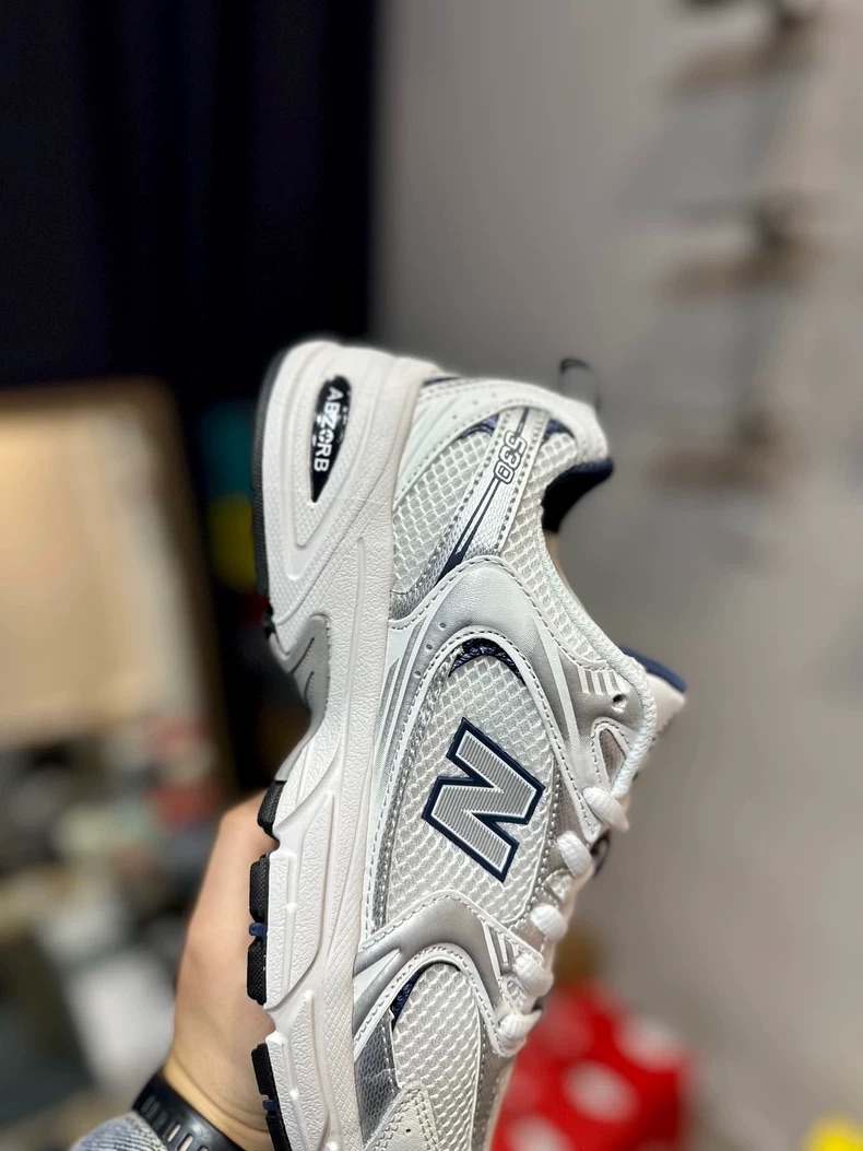 「新百伦530」售价:83💰高端运动鞋❇️全新新品升级,New Balance NB530 网面男女潮流运动跑鞋 复古百搭休闲运动NB鞋！
siz：36-44