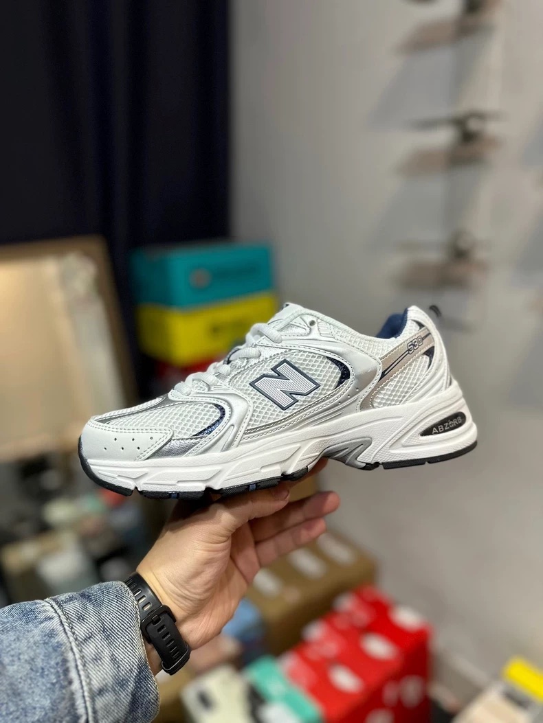 「新百伦530」售价:83💰高端运动鞋❇️全新新品升级,New Balance NB530 网面男女潮流运动跑鞋 复古百搭休闲运动NB鞋！
siz：36-44
