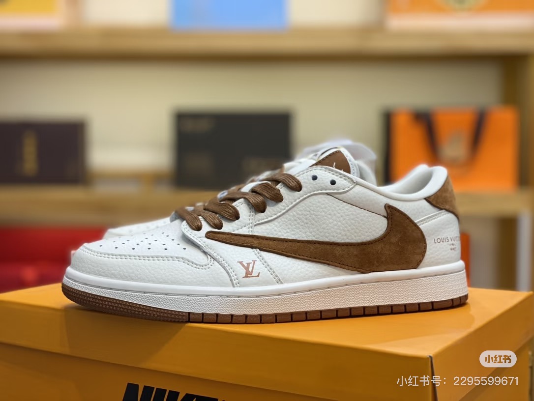 「路易威登篇」售价:80💰Nike TS x Air Jordan AJ1 Low 耐克黄米棕休闲鞋 倒钩低帮联名鞋 
siz：36-44