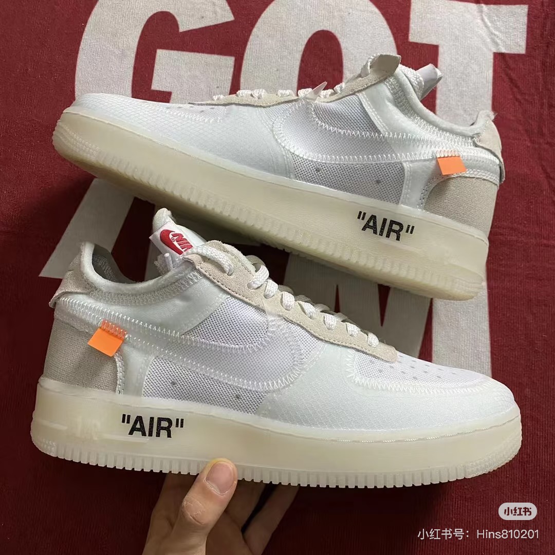 「空军结构篇」售价:80💰空军第三方❇️清仓原3xx一双Off-White x Nike Air Force 1 Low “The Ten”Off-White与Nike联名的Air Force 1 Low“The
Ten”，解构主义设计超有辨识度!鞋面织物+皮革拼接，白色主调，细节有“SHOELACES”“AIR FORCE 1”字样，红白吊牌超吸睛计。橡胶鞋底抓地力稳，日常穿搭或街头风都很出彩。2017年首发，至今仍是潮流圈经典，收藏价值高，搭配简约服饰更显设计感
siz：36-44