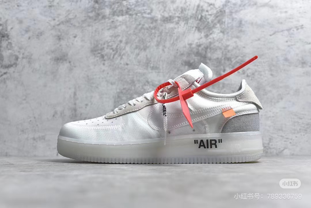 「空军结构篇」售价:80💰空军第三方❇️清仓原3xx一双Off-White x Nike Air Force 1 Low “The Ten”Off-White与Nike联名的Air Force 1 Low“The
Ten”，解构主义设计超有辨识度!鞋面织物+皮革拼接，白色主调，细节有“SHOELACES”“AIR FORCE 1”字样，红白吊牌超吸睛计。橡胶鞋底抓地力稳，日常穿搭或街头风都很出彩。2017年首发，至今仍是潮流圈经典，收藏价值高，搭配简约服饰更显设计感
siz：36-44