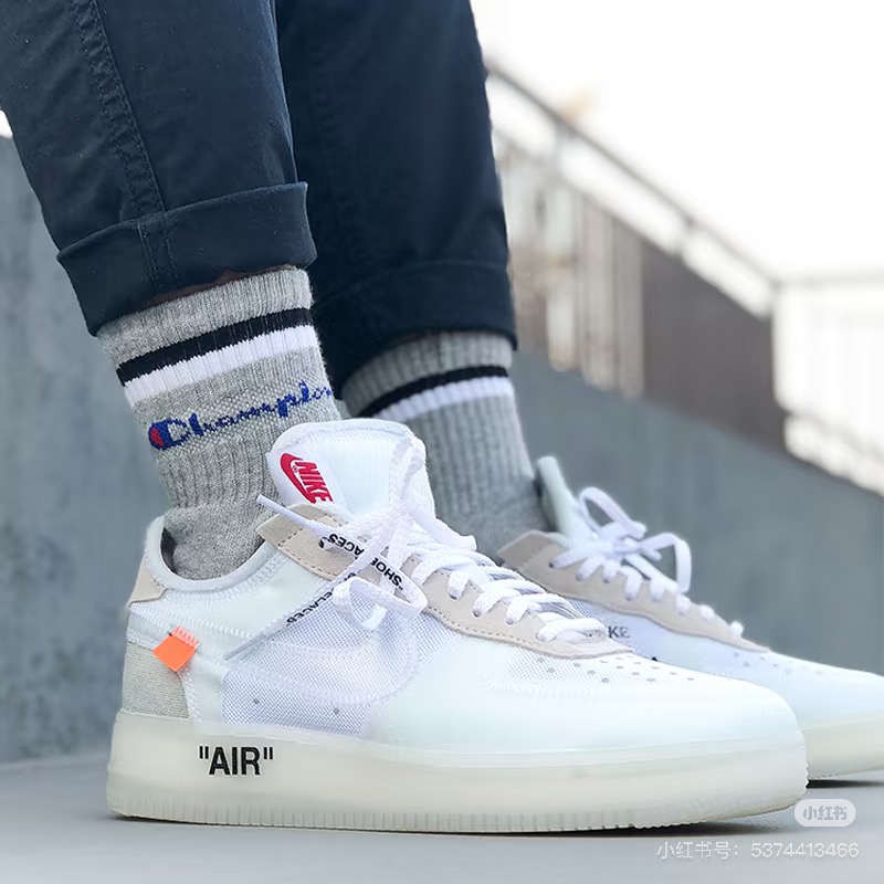 「空军结构篇」售价:80💰空军第三方❇️清仓原3xx一双Off-White x Nike Air Force 1 Low “The Ten”Off-White与Nike联名的Air Force 1 Low“The
Ten”，解构主义设计超有辨识度!鞋面织物+皮革拼接，白色主调，细节有“SHOELACES”“AIR FORCE 1”字样，红白吊牌超吸睛计。橡胶鞋底抓地力稳，日常穿搭或街头风都很出彩。2017年首发，至今仍是潮流圈经典，收藏价值高，搭配简约服饰更显设计感
siz：36-44