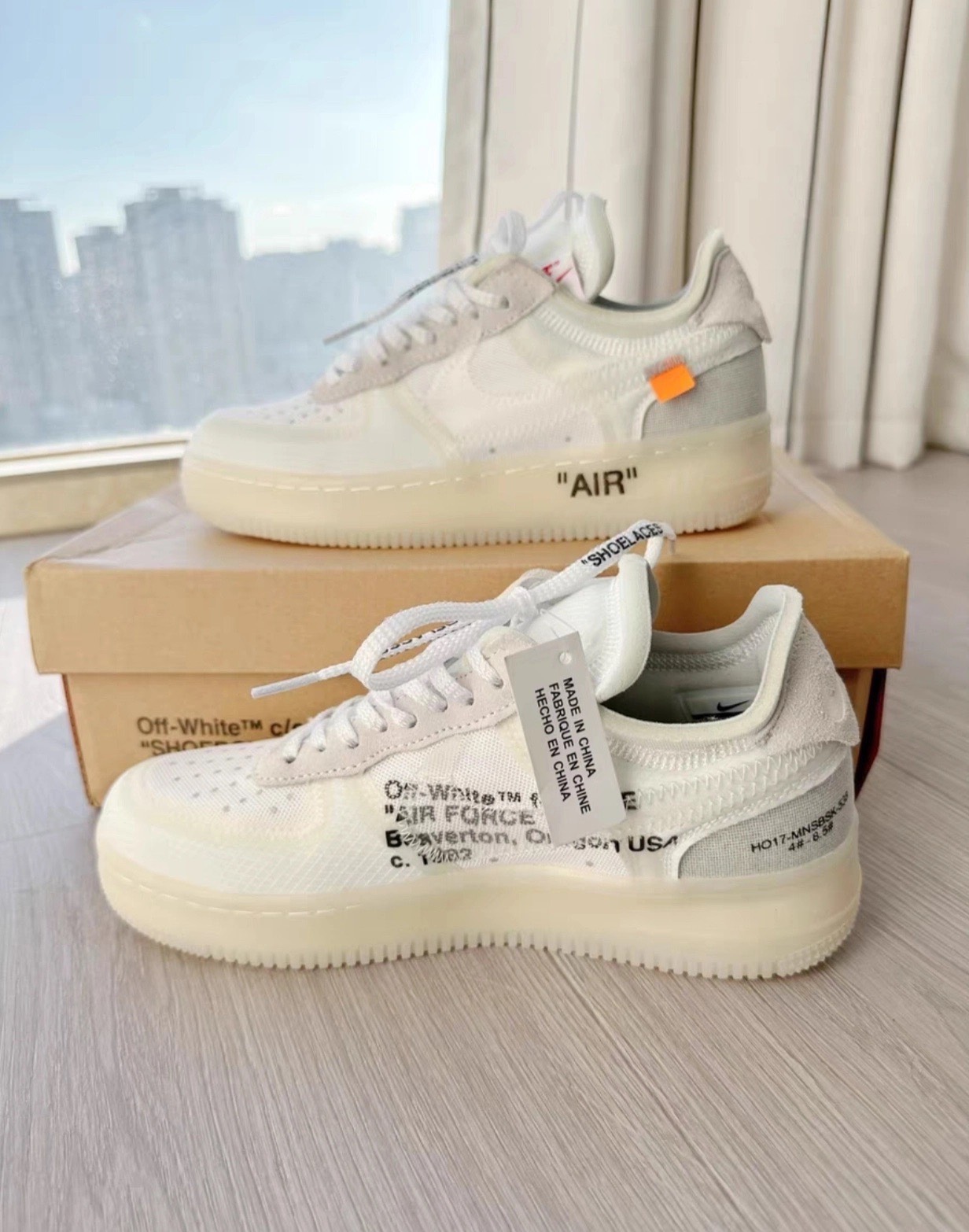 「空军结构篇」售价:80💰空军第三方❇️清仓原3xx一双Off-White x Nike Air Force 1 Low “The Ten”Off-White与Nike联名的Air Force 1 Low“The
Ten”，解构主义设计超有辨识度!鞋面织物+皮革拼接，白色主调，细节有“SHOELACES”“AIR FORCE 1”字样，红白吊牌超吸睛计。橡胶鞋底抓地力稳，日常穿搭或街头风都很出彩。2017年首发，至今仍是潮流圈经典，收藏价值高，搭配简约服饰更显设计感
siz：36-44