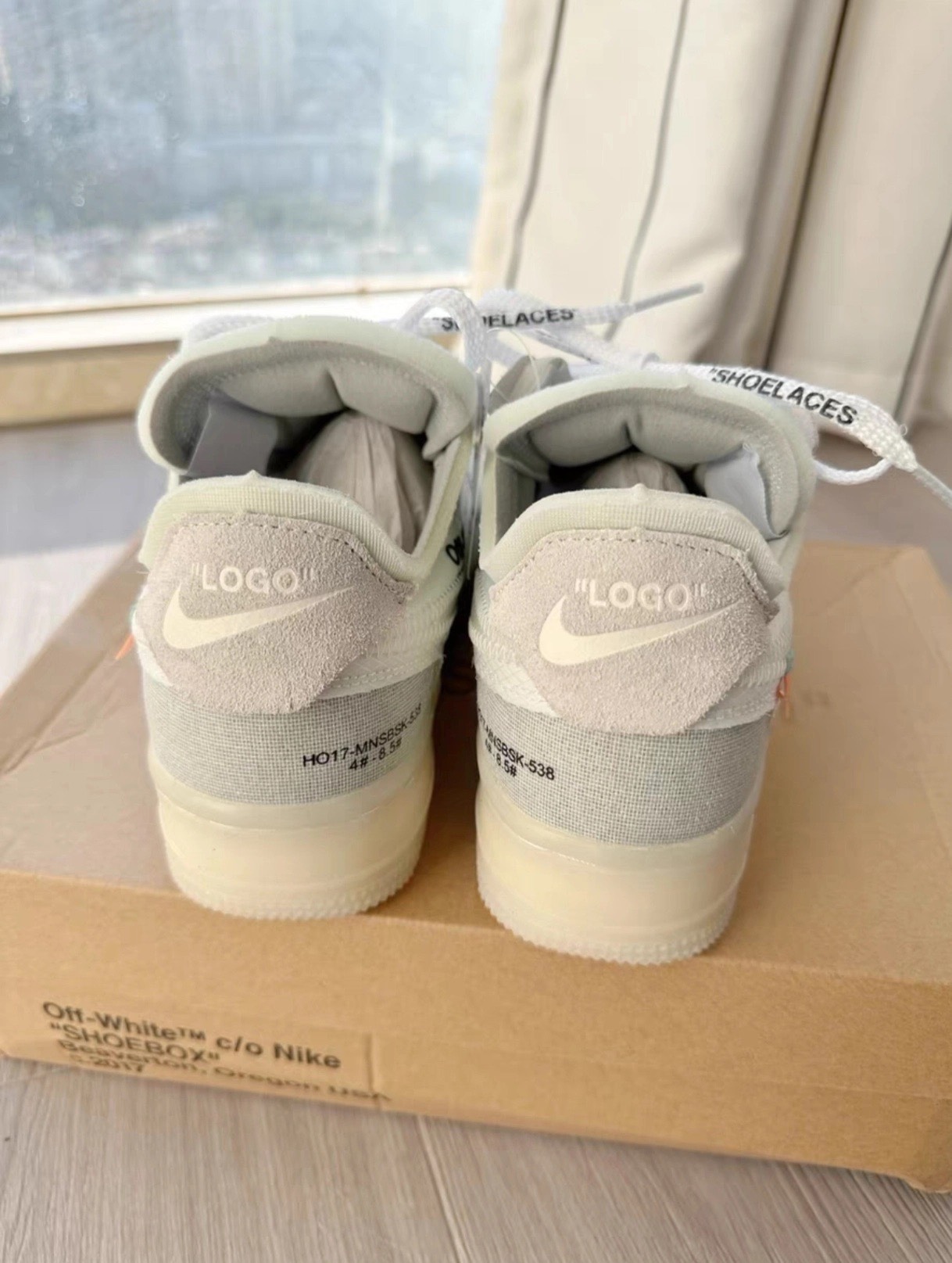 「空军结构篇」售价:80💰空军第三方❇️清仓原3xx一双Off-White x Nike Air Force 1 Low “The Ten”Off-White与Nike联名的Air Force 1 Low“The
Ten”，解构主义设计超有辨识度!鞋面织物+皮革拼接，白色主调，细节有“SHOELACES”“AIR FORCE 1”字样，红白吊牌超吸睛计。橡胶鞋底抓地力稳，日常穿搭或街头风都很出彩。2017年首发，至今仍是潮流圈经典，收藏价值高，搭配简约服饰更显设计感
siz：36-44