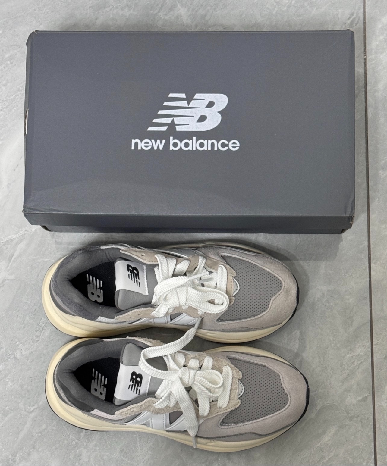 「新百伦5740」售价:90💰翻毛皮系列❇️New Balance NB 5740 经典复古轻松脚感 网布反毛皮织物猪皮耐磨防滑 低帮 休闲城市通勤跑步鞋 男女同款 灰白 四季可穿
siz：36-44