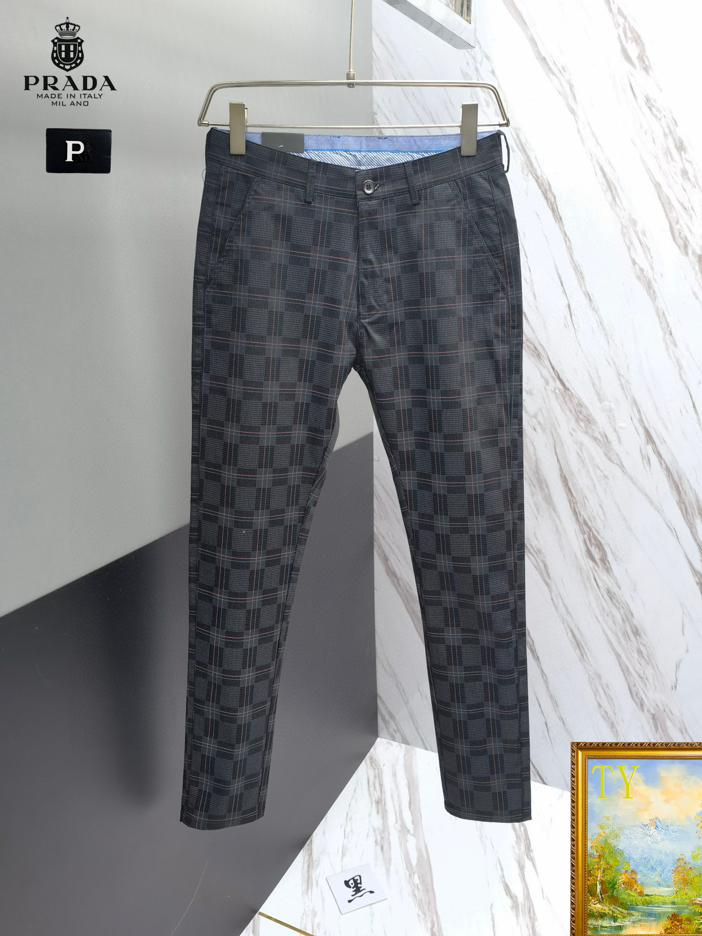 NO:135171,Prada 2025 new original single high-end hot casual pants, straight business version super custom style, original hardware, excellent style, impeccable details!  The style is not picky, it is particularly high-end, and good products are not waiting for others. If you like it, hurry up and start!  Size 29-38, prada,alexander wang19860909普拉达 2025新款原单高档爆款休闲裤 直筒商务版超级定制款 原版五金 版型超赞,细节做工无可挑剔！款式不挑人,特别高档,好货不等人,看中赶紧下手！尺码29-38,,prada,alexander wang,Men's clothing