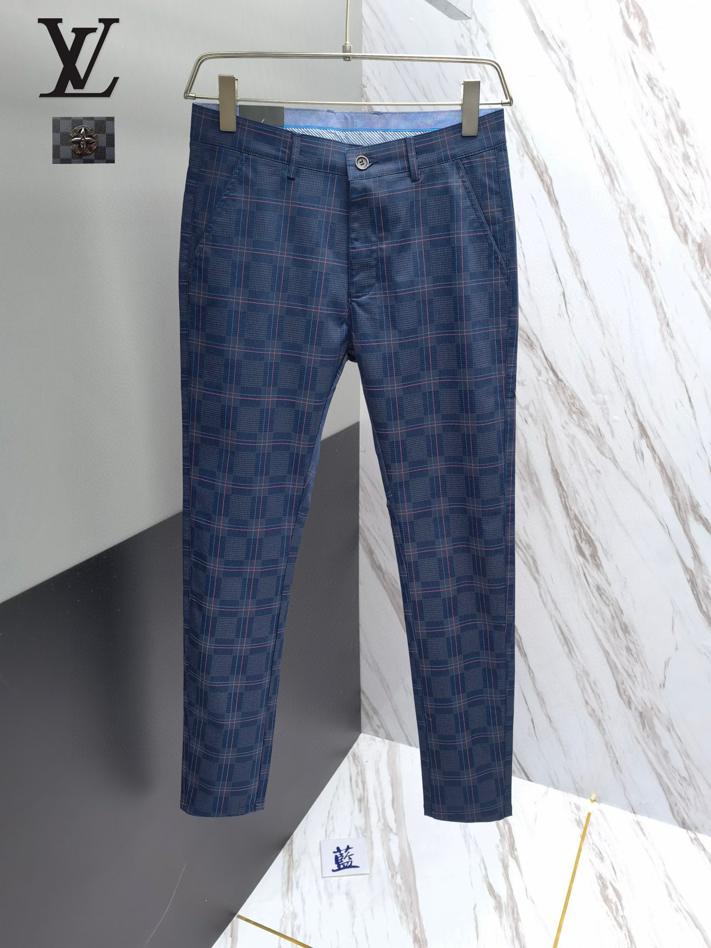 NO:135226,LV 2025 new original single high-end hot casual pants, straight business version super customized model, original hardware, excellent style, impeccable details!  The style is not picky, it is particularly high-end, and good products are not waiting for others. If you like it, hurry up and start!  Size 29-38, louis vuitton,alexander wang19860909LV 2025新款原单高档爆款休闲裤 直筒商务版超级定制款 原版五金 版型超赞,细节做工无可挑剔！款式不挑人,特别高档,好货不等人,看中赶紧下手！尺码29-38,,louis vuitton,alexander wang,Men's clothing