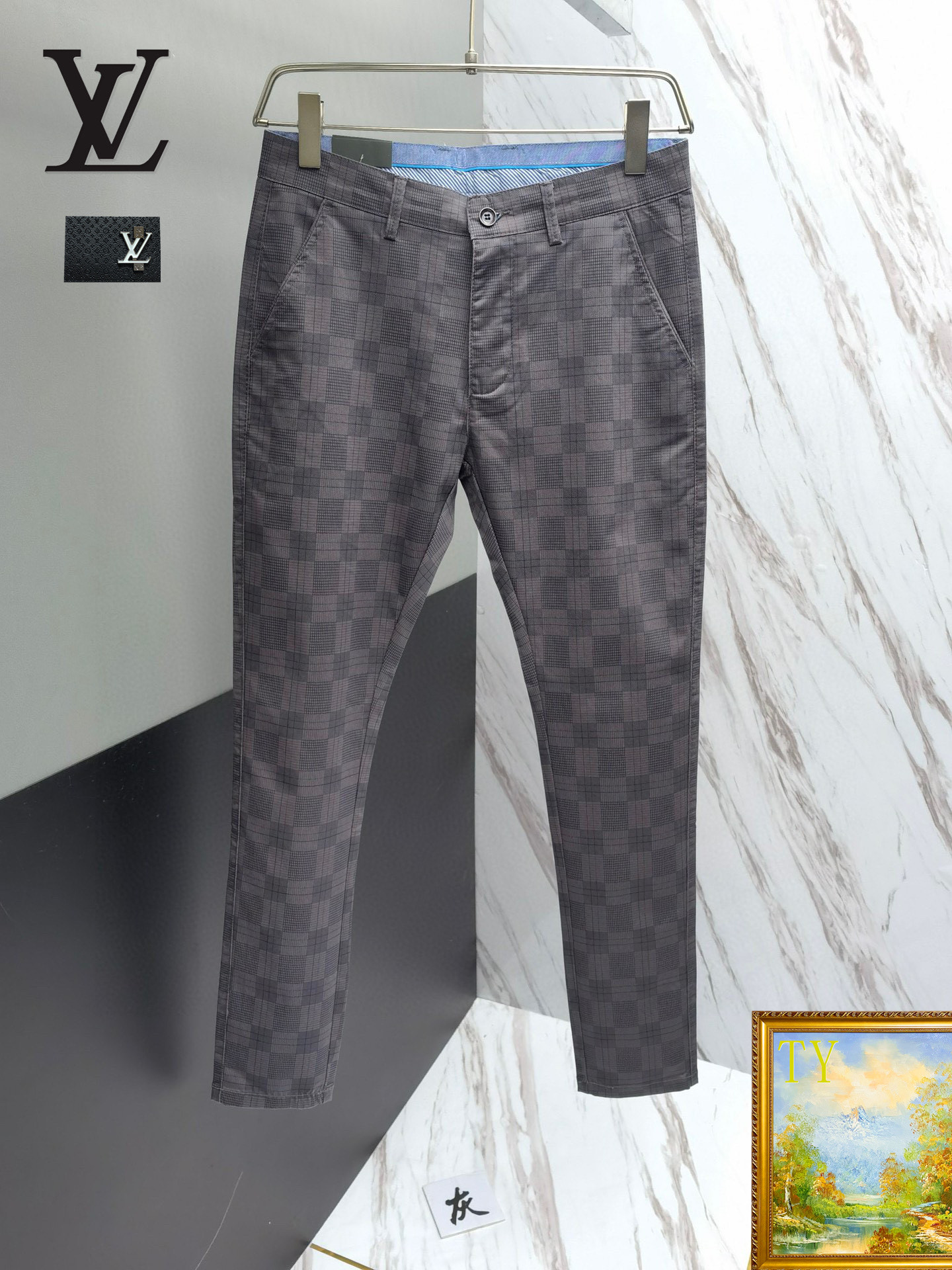 NO:135235,LV 2025 new original single high-end hot casual pants, straight business version super customized model, original hardware, excellent style, impeccable details!  The style is not picky, it is particularly high-end, and good products are not waiting for others. If you like it, hurry up and start!  Size 29-38, louis vuitton,alexander wang19860909LV 2025新款原单高档爆款休闲裤 直筒商务版超级定制款 原版五金 版型超赞,细节做工无可挑剔！款式不挑人,特别高档,好货不等人,看中赶紧下手！尺码29-38,,louis vuitton,alexander wang,Men's clothing