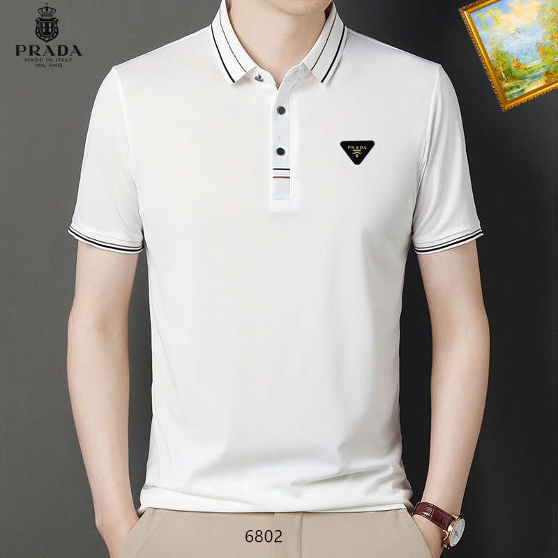NO:429242,Prada European 2025ss new men's short-sleeved, high-end version of counter custom fabric, breathable and comfortable, impeccable details, brand element design concept, reflecting high quality. The feel is delicate and soft!  It is casually cut, with a great upper body style!  Code number M-XXXL, prada, T-shirt, alexander wang19860909普拉达 欧货 2025ss新款男士短袖,高端版本专柜定制面料 透气舒适度高,细节无可挑剔,品牌元素设计理念,体现高品质.手感细腻柔软！呈现休闲裁剪,上身版型超赞！码数M-XXXL,,prada,T-shirt,alexander wang,Men's clothing
