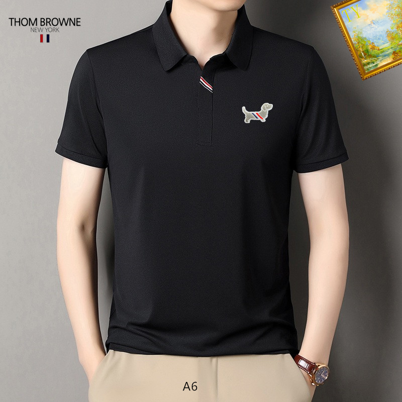 NO:431099,TB European 2025ss new men's short-sleeved, high-end version of counter custom fabric, breathable and comfortable, impeccable details, brand element design concept, reflecting high quality. The feel is delicate and soft!  It is casually cut, with a great upper body style!  Code number M-XXXL, T-shirt,alexander wang19860909TB 欧货 2025ss新款男士短袖,高端版本专柜定制面料 透气舒适度高,细节无可挑剔,品牌元素设计理念,体现高品质.手感细腻柔软！呈现休闲裁剪,上身版型超赞！码数M-XXXL,,T-shirt,alexander wang,Men's clothing