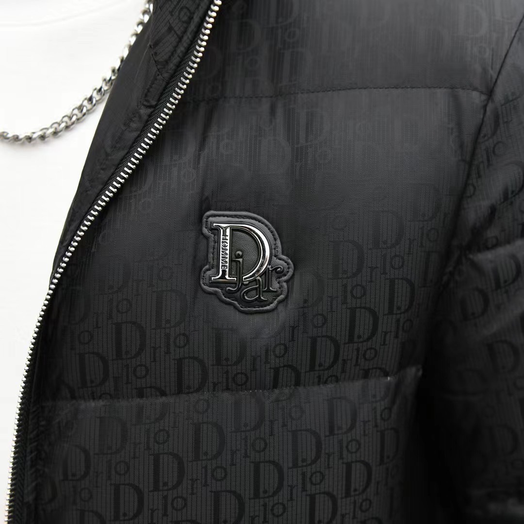 DIOR2024ss专柜大爆款时尚羽绒夹克外套采用高档聚酯纤维面料制作重工艺设计专柜最新品牌元素设计让男