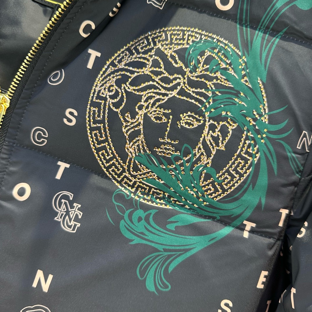 VERSACE2024秋冬新品男士羽绒服贸易公司渠道货人气极高的一款单品奢华经典品牌定制LOGO设计辨识