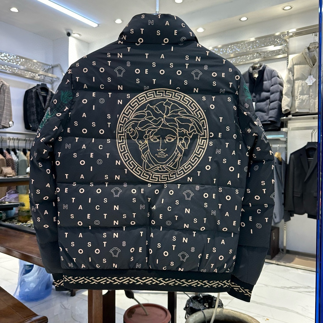 VERSACE2024秋冬新品男士羽绒服贸易公司渠道货人气极高的一款单品奢华经典品牌定制LOGO设计辨识