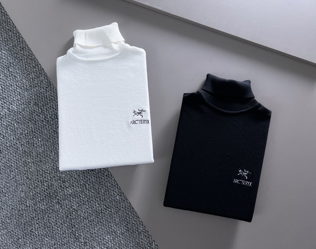 P220 始祖鸟 2024秋冬新款男士针织羊毛衫，全新升级百搭基础款，低调奢华，品格之选！胸前logo图案刺绣设计！甄选优质精选优质羊毛打造而成，有着超强的垂直性能 工艺细致，辨识度极高，展现全新品牌微标文化！经典完美版型设计，在裁剪上精准到位。简约大气风格，又能在日常休闲生活中展现时尚魅力。尺码：M-4XL🧶