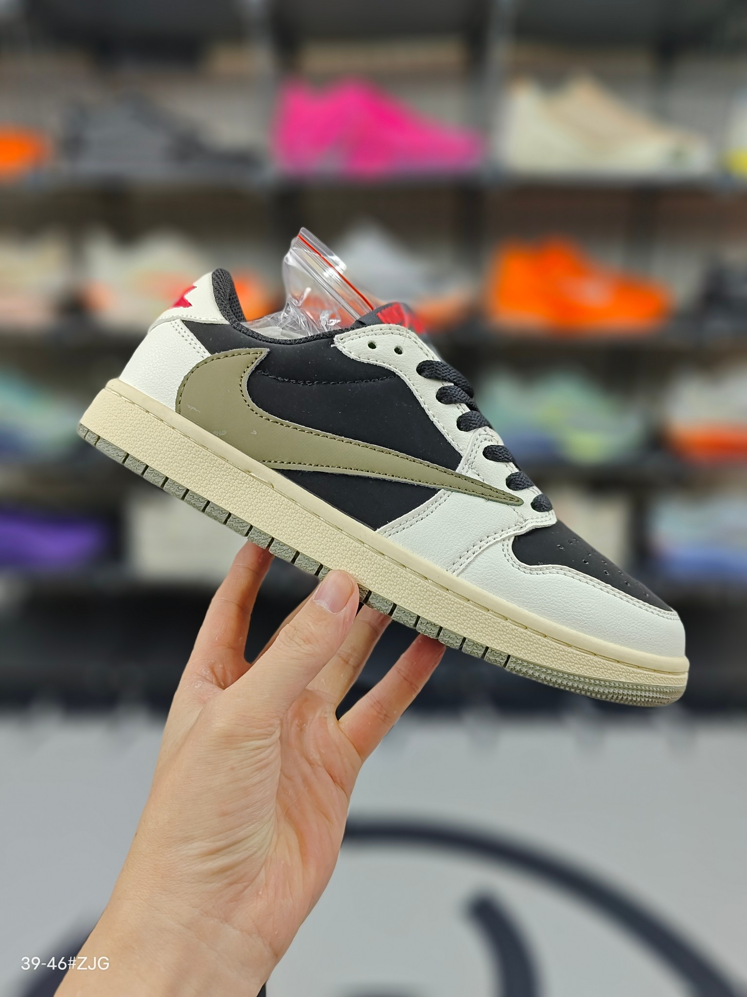 💰80
公司级✅Nike Air Jordan 1 x Travis Scott AJ1倒勾 乔一倒钩 耐克 低帮文化篮球鞋
货号:DZ4137-106
尺码:36 36.5 37.5 38 38.5 39 40 40.5 41 42 42.5 43 44 45
ID:DRD176-AZZ